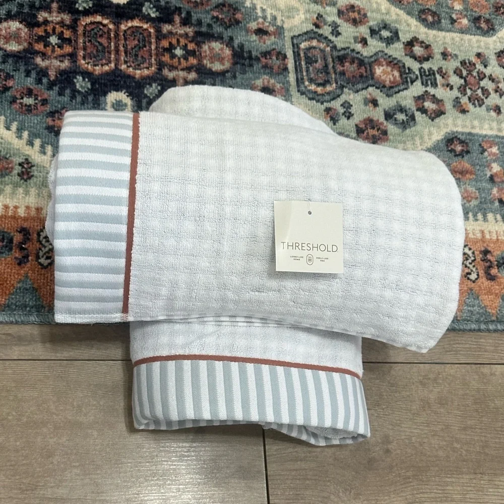 New Threshold Gingham Luxury Bath Towel Set 2 Pc XL Traditional Gingham Plaid
